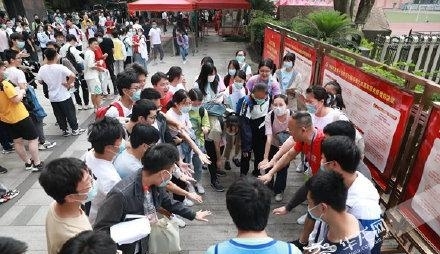 重庆高考人数19.4万（重庆高考人数多吗）