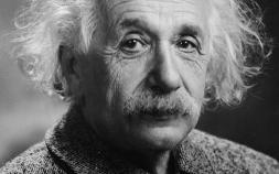 爱因斯坦的三个预言都是什么 最后一个预示人类的未来